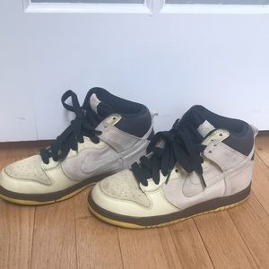 Nike Women’s Dunks Alabaster Sail Classic Charcoal Zest Size 7